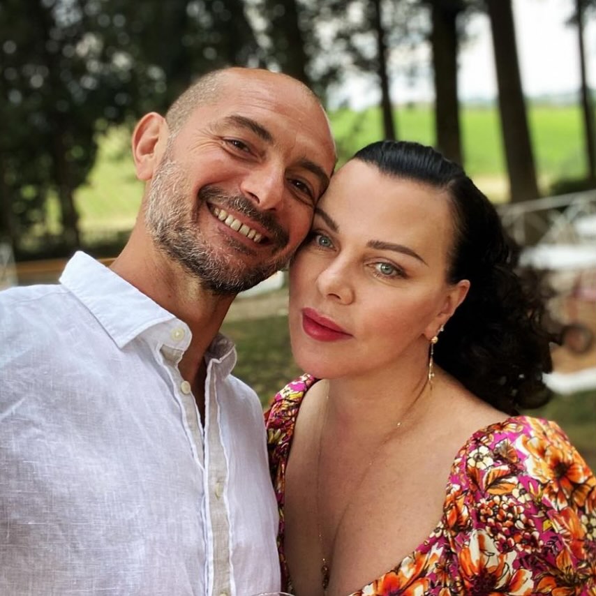 Gabriele Corcos has built a remarkable career blending authentic Tuscan heritage with modern culinary storytelling. From his early roots in the hills of Fiesole to becoming the award-winning co-creator of Extra Virgin,